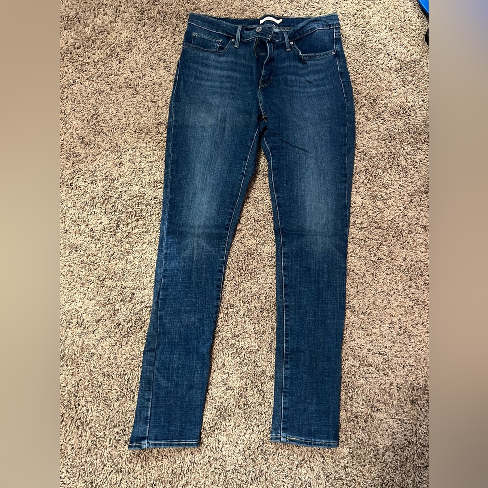 Women’s Levi’s 311 Shaping Skinny Jeans. W31/L32. Excellent condition!